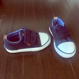 Tommy Hilfiger boy shoes size 7